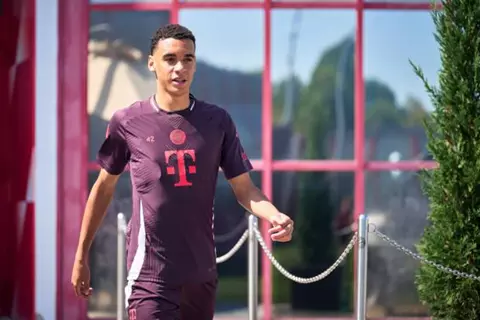  افتقده بايرن لأكثر من 100 يوم.. هل سيشارك موسيالا في كأس العالم للأندية؟